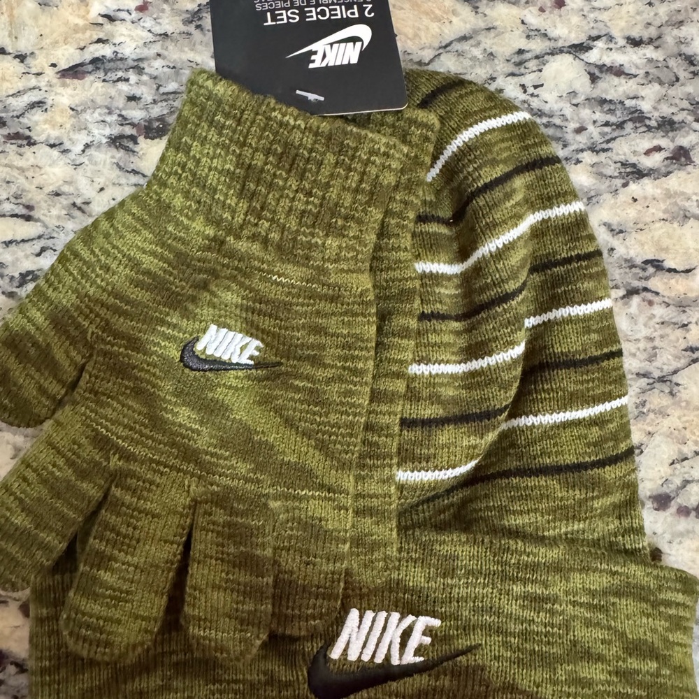 Nike Green and Black Knit Accessory Set